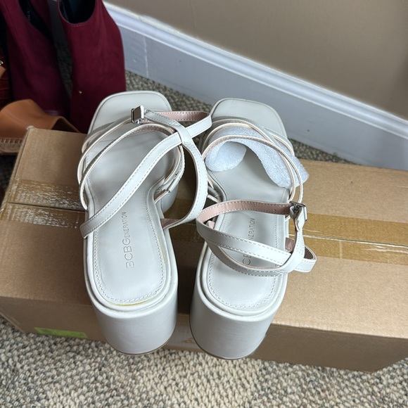 NWOT - • BCBGeneration • Women's Sandi Sandal, Stone, Size 9 - FABULOUS! 🤩 - Picture 7 of 14